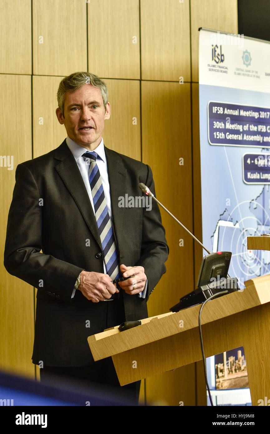 Kuala Lumpur, Malaisie. 5ème apr 2017. William Coen, Secrétaire général, Comité de Bâle sur le contrôle bancaire des Règlements Internationaux parle lors de réunions annuelles 2017 IFSB sur 05 Avril 2017 à Kuala Lumpur, Malaisie. L'événement se tiendra jusqu'au 06 avril 2017. L'IFSB (Islamic Financial Services Board) des réunions annuelles, et des événements en 2017 est organisé conjointement par la Banque centrale de la République islamique d'Iran et de la Banque centrale de Malaisie. Crédit : Chris Jung/ZUMA/Alamy Fil Live News Banque D'Images