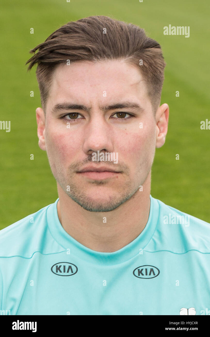 Surrey, UK. 4 avril, 2017. Surrey Cricketer Rory Burns dans la nouvelle T20 NatWest Blast kit pour 2017. Crédit : David Rowe/Alamy Live News Banque D'Images
