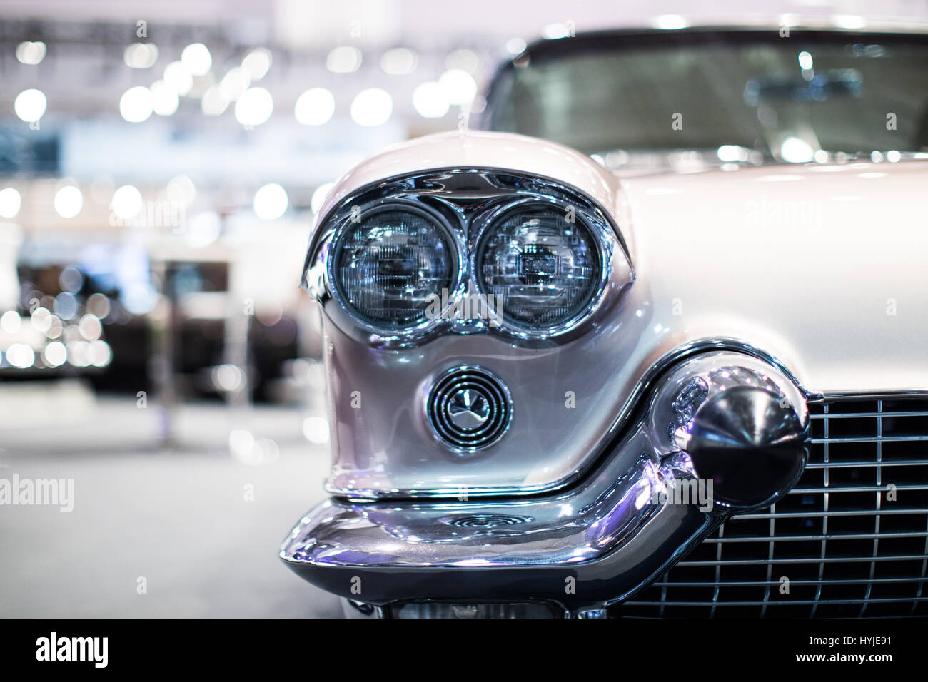 Essen, Allemagne. 5ème apr 2017. Une Cadillac Eldorado Brougham de 1957 s'expose à la Techno Classica pour "oldtimers" et "Youngtimers" à Essen, Allemagne, 5 avril 2017. L'Organisation mondiale du commerce se tiendra du 5 au 9 avril. Photo : Marcel Kusch/dpa/Alamy Live News Banque D'Images