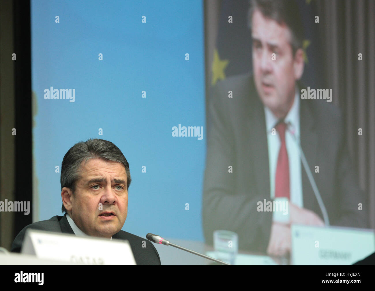 Bruxelles, Belgique. Le 05 Avr, 2017. Table ronde des ministres, ambassadeurs et le secrétaire d'État à l'appui de la Syrie et de la région, de l'Allemagne conférence de presse Ministre des Affaire étrangères Crédit : Sigmar Gabriel Cavallo Leo/Alamy Live News Banque D'Images
