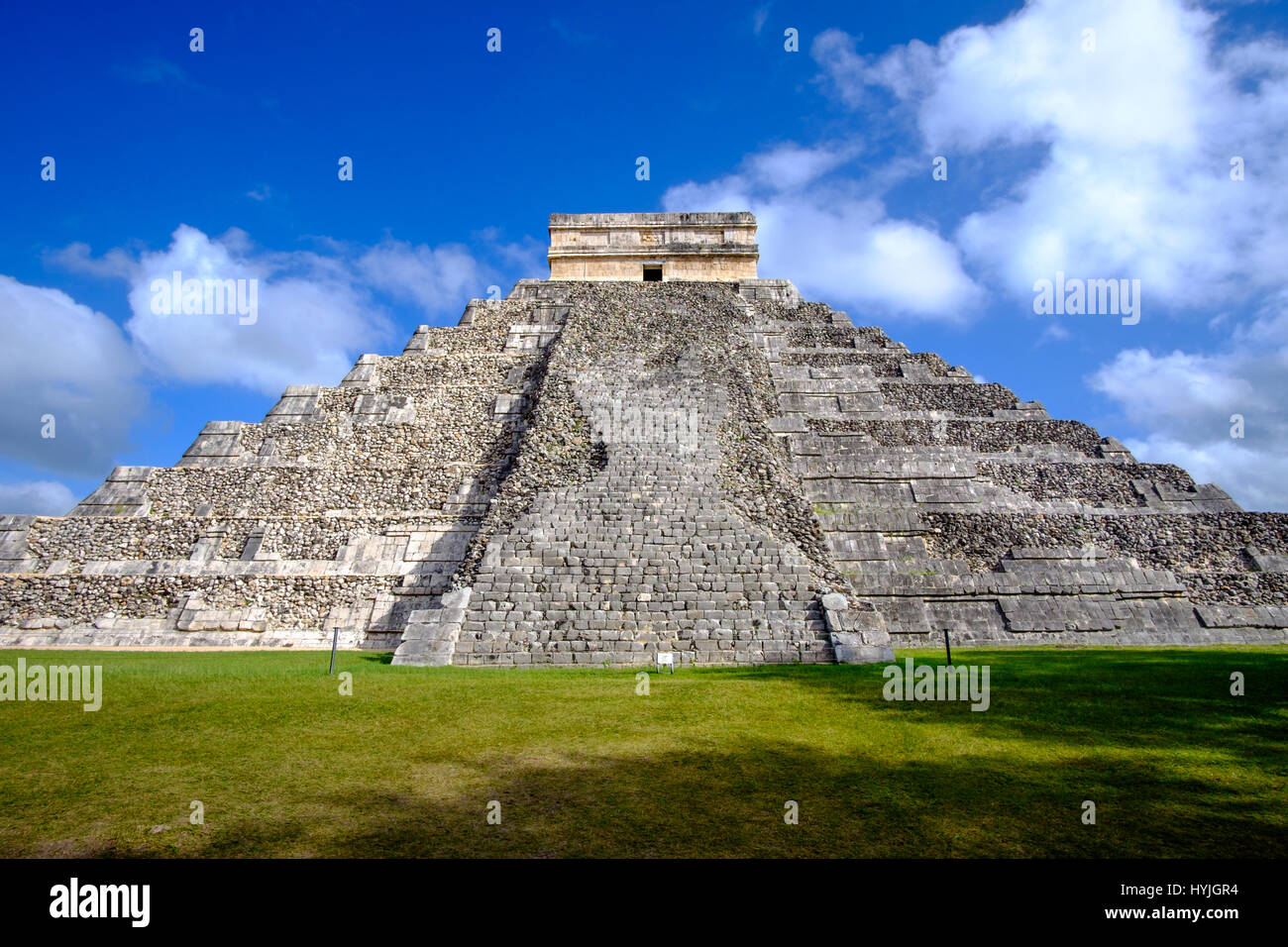 Pyramide maya à Chichen Itza site archéologique, l'un des sept nouvelles merveilles du monde, le Mexique Banque D'Images