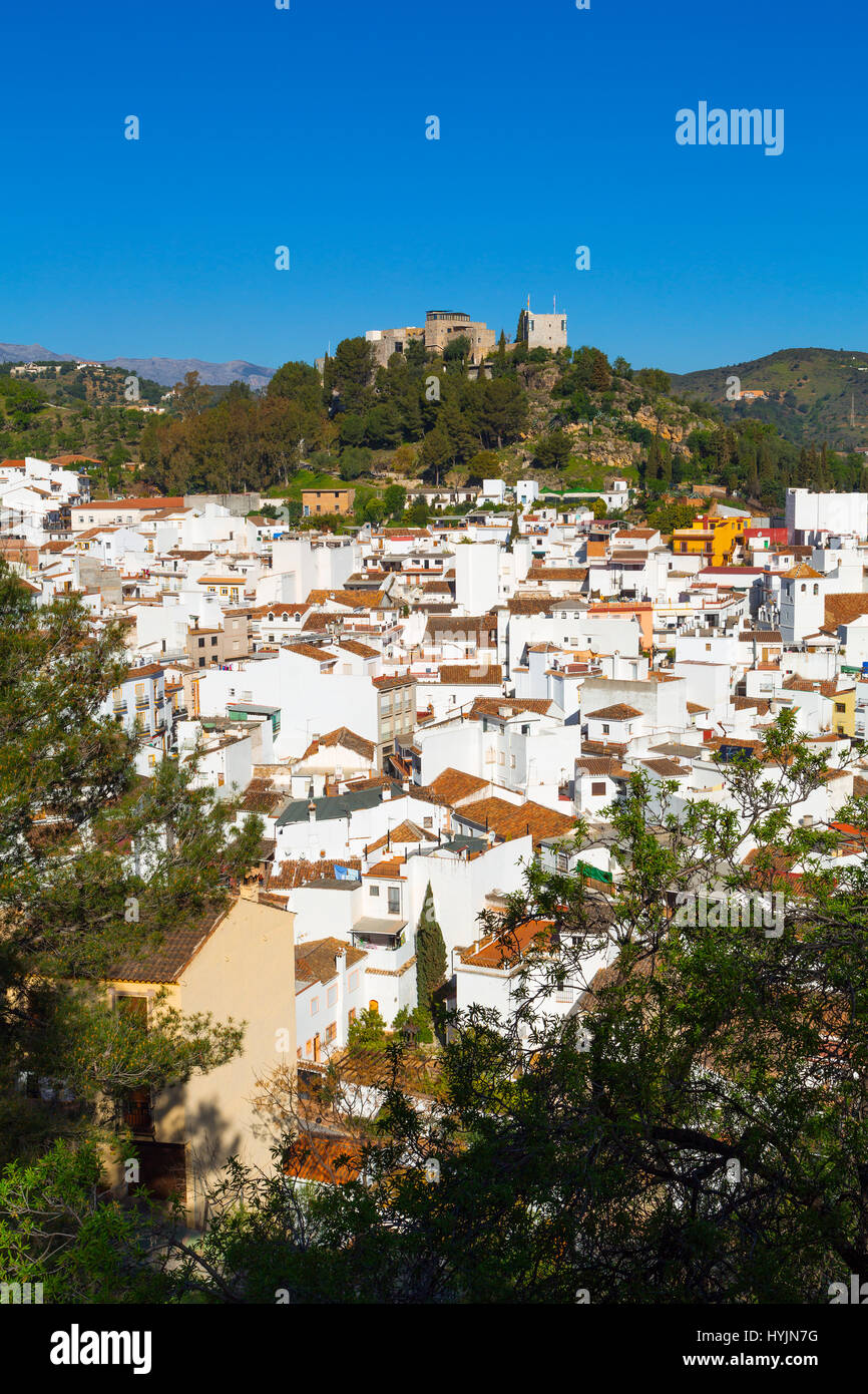 Village blanc de Monda. Parc naturel de la Sierra de las Nieves. La province de Malaga Costa del Sol. Andalousie Le sud de l'Espagne, Europe Banque D'Images