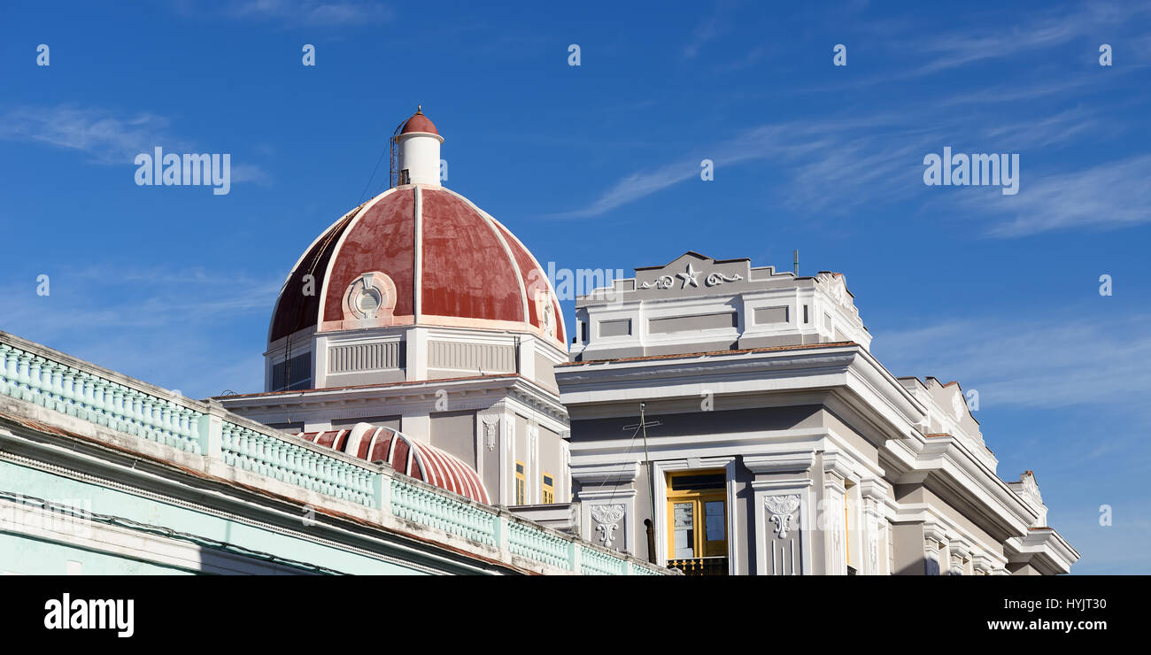 Dome en tête de la mairie, sur la place principale (Plaza de Armas) dans la ville de Cienfuegos à Cuba Banque D'Images