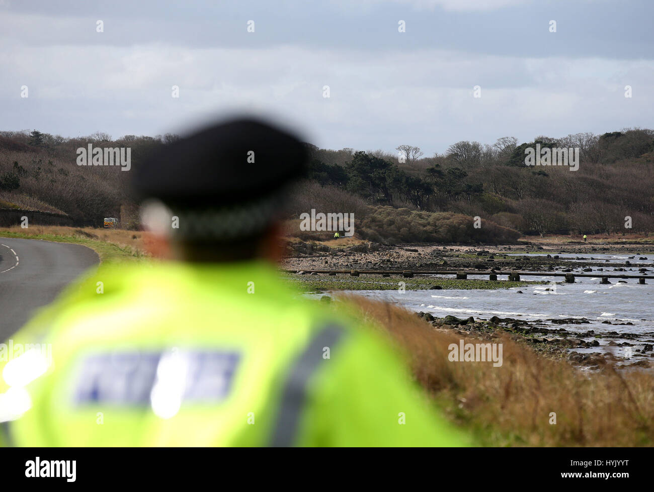 Police à un cordon sur l'A198 près de Gosford House en East Lothian, après la découverte de restes humains dans la nuit de dimanche. Banque D'Images