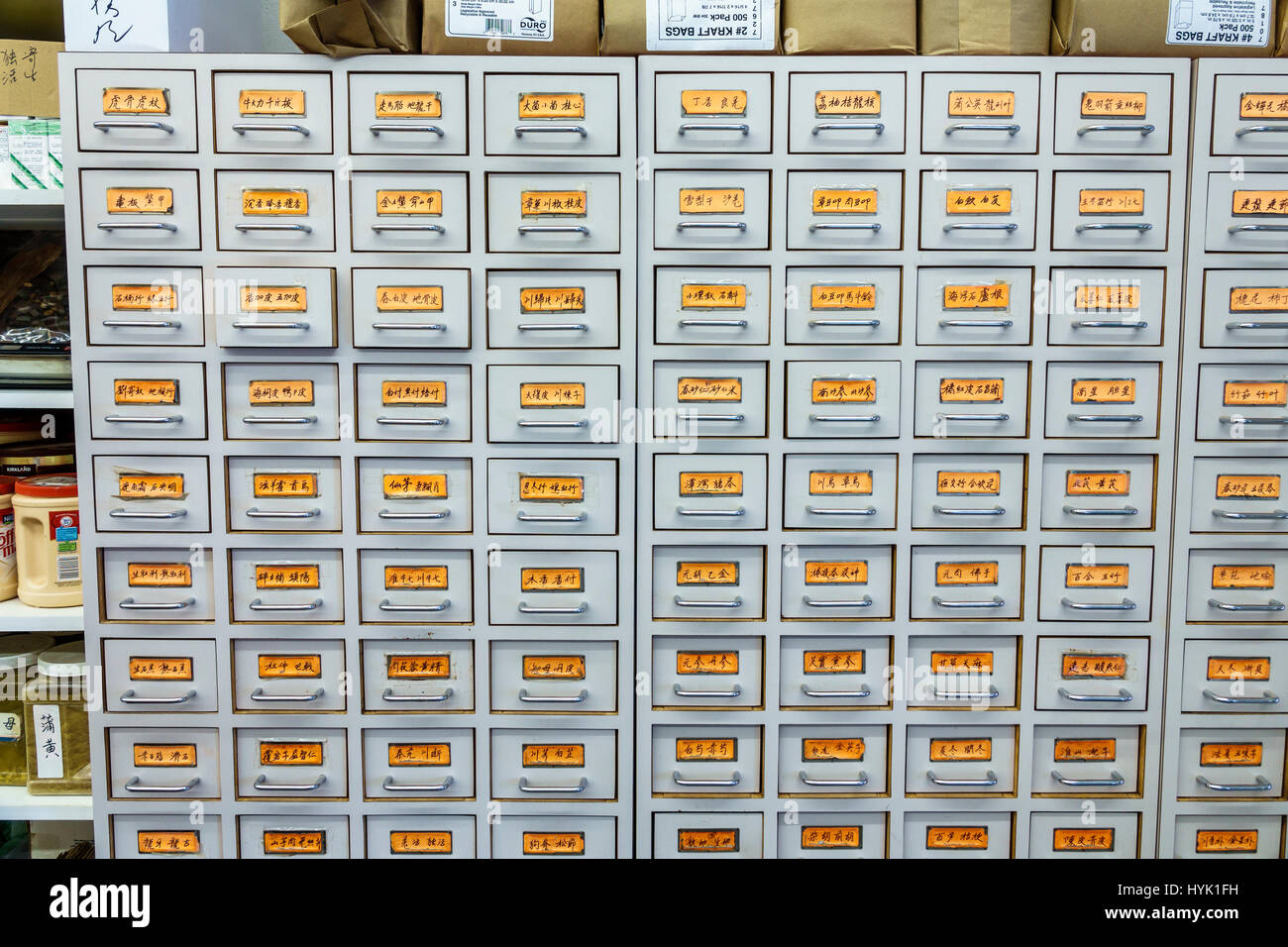 Orlando Florida,Chinatown,Health Food City,Health Market,Oriental,médecine alternative,pharmacie,armoire à herbes,tiroirs,Hanzi,Hangul,étiquettes,FL170222159 Banque D'Images