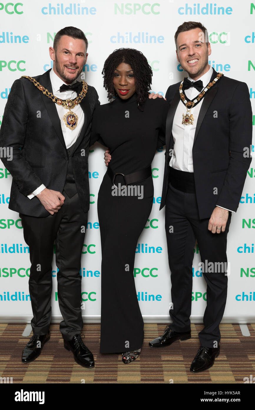 La Childline ballon tenu à l'hôtel Hilton Manchester - Arrivées avec : Carl Austin-Behan, le maire de Manchester, Heather Petit Où : Manchester, Royaume-Uni Quand : 04 Mars 2017 Banque D'Images