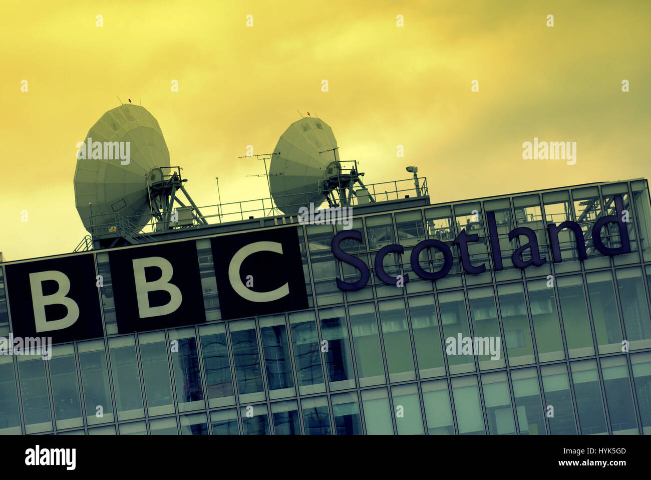 BBC Scotland logo avec des antennes paraboliques Banque D'Images