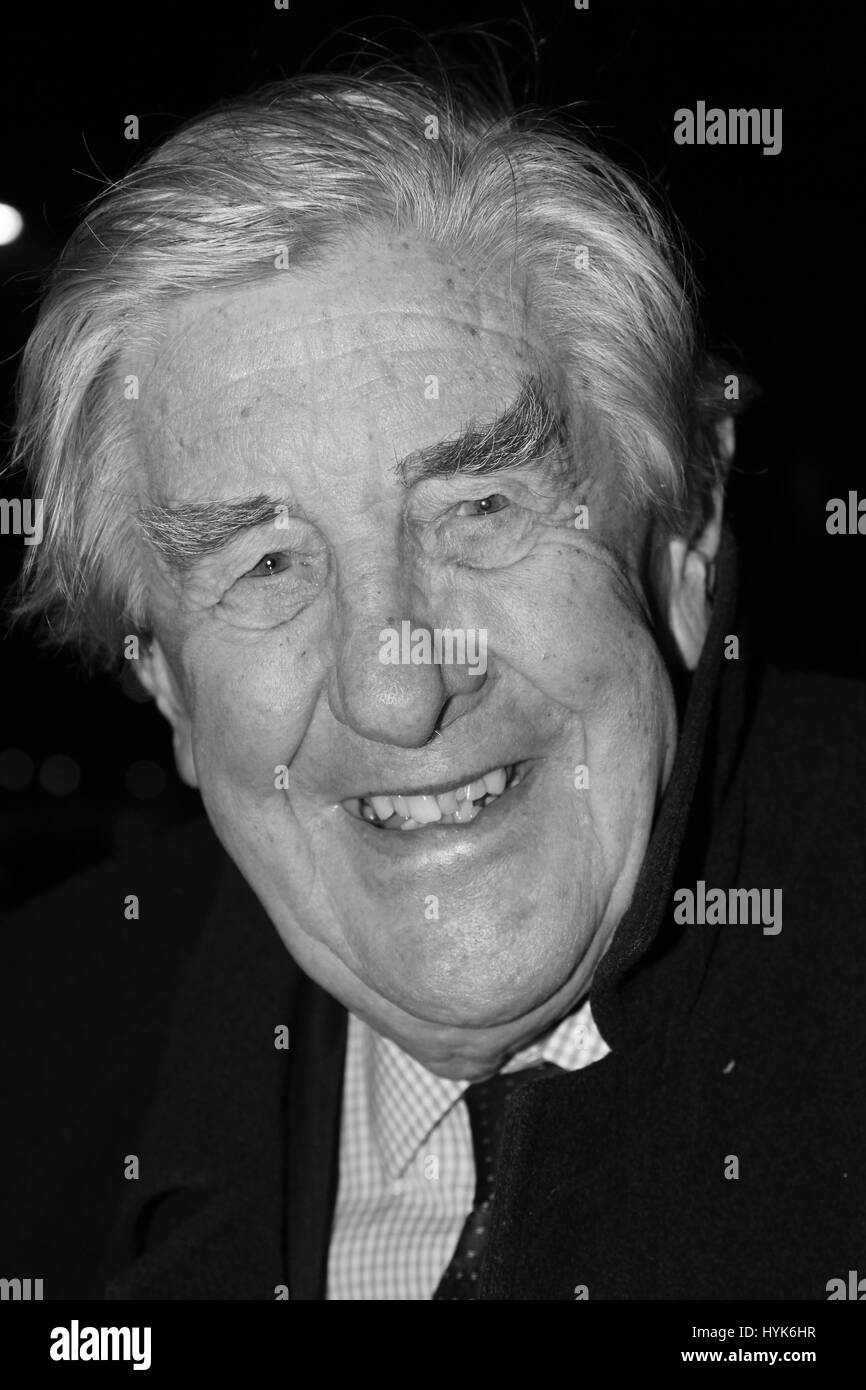 Lord Thomas Michael Jopling ancien ministre du gouvernement Margaret Thatcher photographié ici à Warwick Avenue Londres. Des politiciens britanniques. Photographie en noir et blanc. Page du portfolio Russell Moore. Banque D'Images