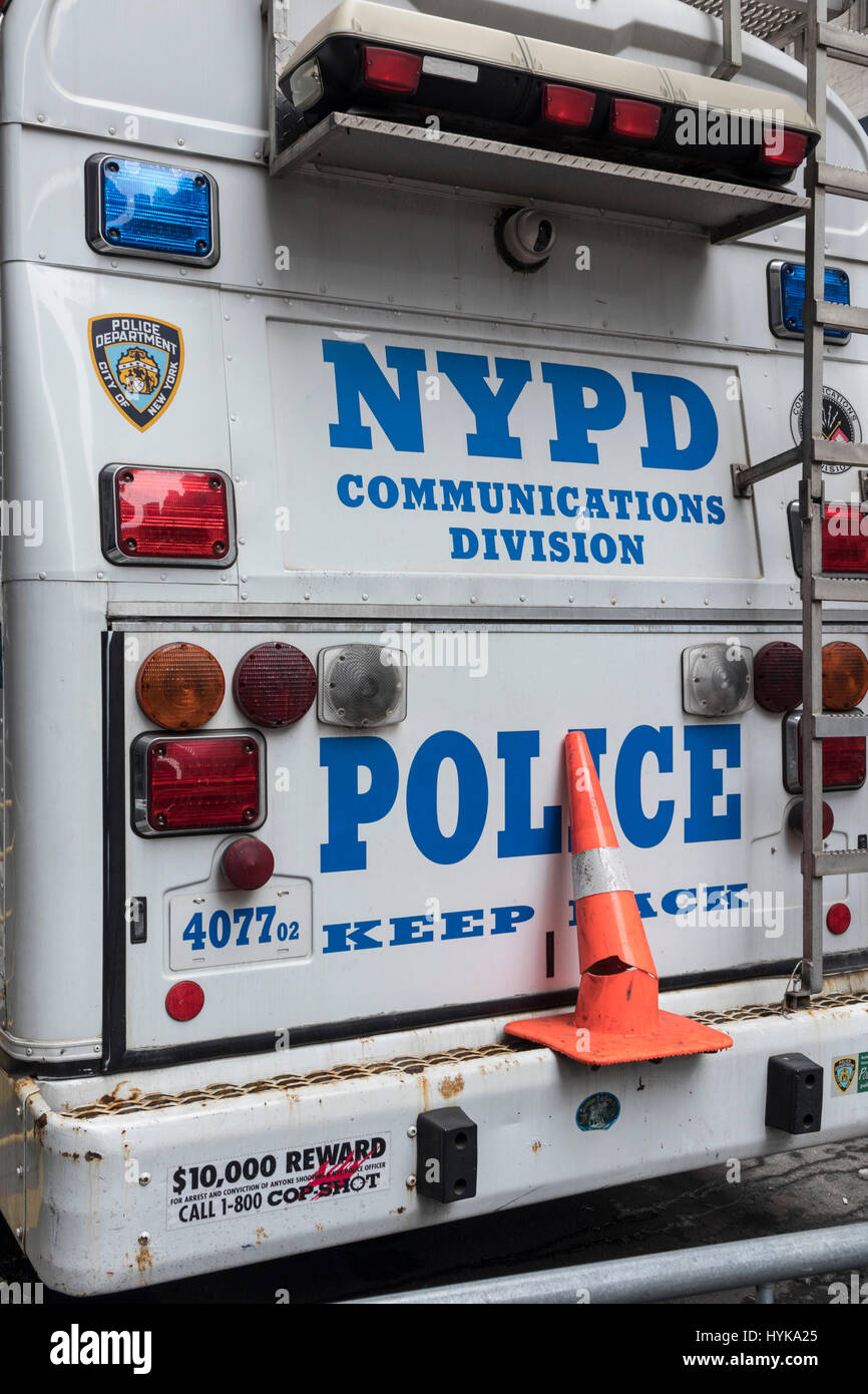New York Police Department Division des communications du camion stationné à New York City, USA Banque D'Images