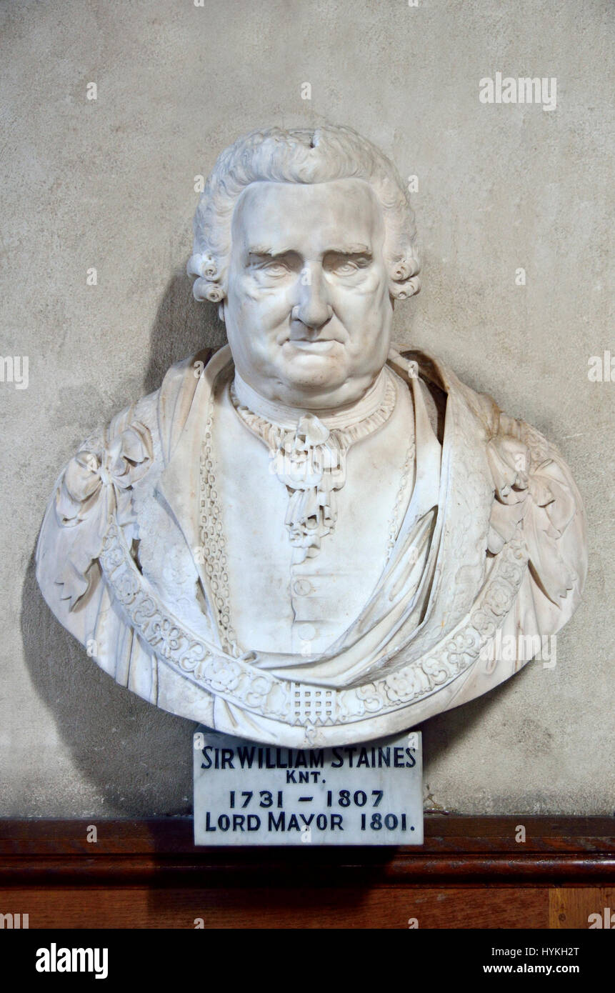 Londres, Angleterre, Royaume-Uni. Église de St Giles Cripplegate sans, la barbacane. Buste de Sir William Staines (1731 - 1807) Lord Maire de Londres en 1800-01. Banque D'Images