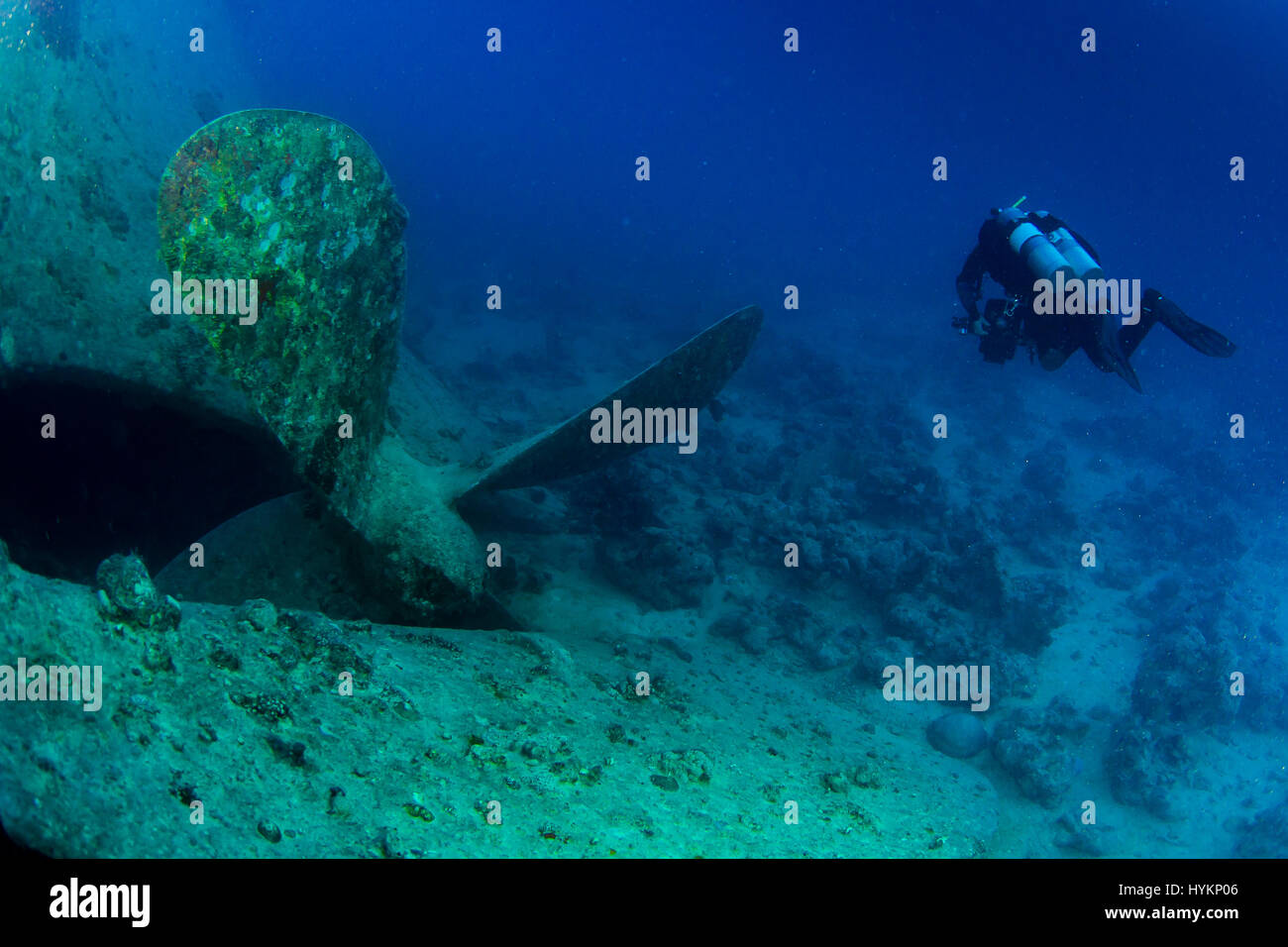 Mer Rouge, Egypte : l'hélice du Thistlegorm. Montrer des images incroyables, les véhicules à l'intérieur de la Seconde Guerre mondiale, un navire de la marine marchande deux sous-marines en décomposition gauche pour soixante-cinq ans. Les images montrent, un camion Bedford Norton, motocyclettes, véhicules blindés, bottes, d'aéronefs et de pièces de matériel radio. Les articles militaires britanniques, bien que rouillé, sont encore bien préservées après sept décennies sur la mer de sel-lit. La cargaison était destinée à parvenir à Alexandrie en Égypte pour être utilisé par les forces alliées mais malheureusement n'a pas atteint sa destination. Directeur commercial, appelée Super J Banque D'Images