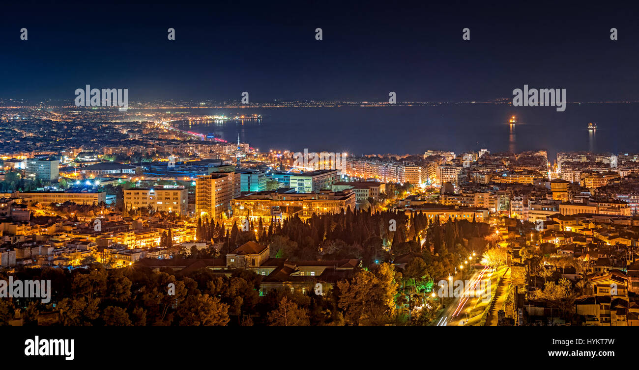 Vue de nuit de la ville de Thessalonique's Castle Banque D'Images