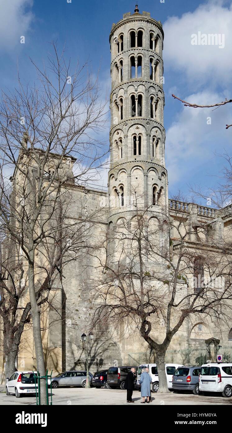 Tour fenestrelle, le campanile de l'ancienne cathédrale romane d'Uzès, dans le sud de la France Banque D'Images