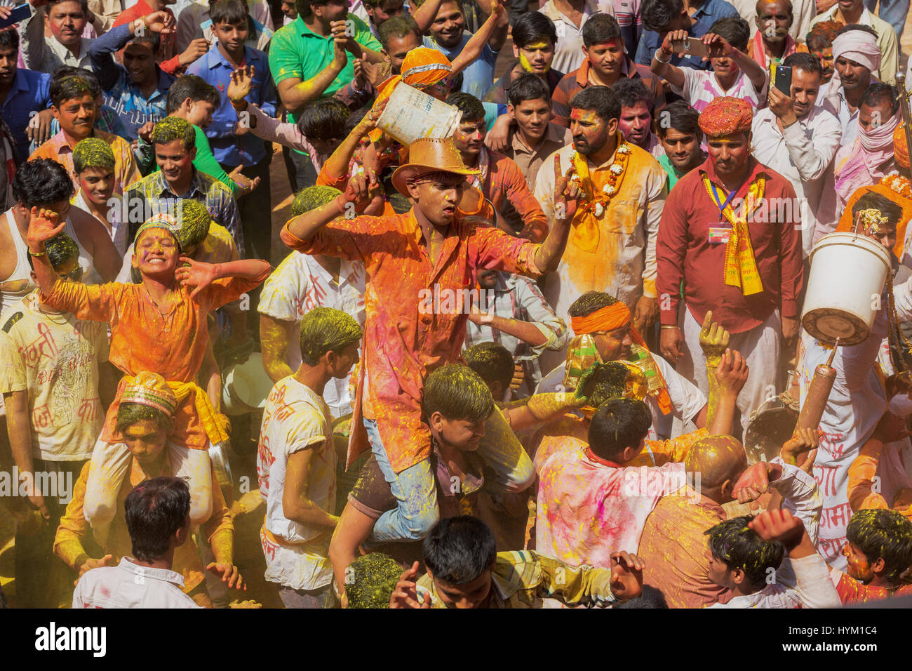 Mathura, Inde - Mars 14,2017 : traditionnel et religieux en Festival Holi Dauji Temple près de Mathura en Inde.Les habitants célèbrent la fertilité de printemps et Banque D'Images