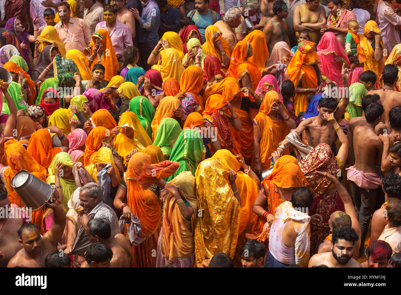 Mathura, Inde - Mars 14,2017 : traditionnel et religieux en Festival Holi Dauji Temple près de Mathura en Inde.Les habitants célèbrent la fertilité de printemps et Banque D'Images