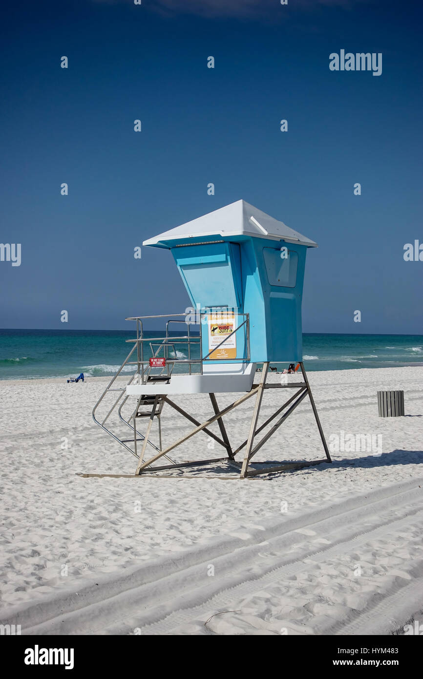 Lifeguard bleu angulaire à tour Pier Park, Panama City Beach, Floride Banque D'Images