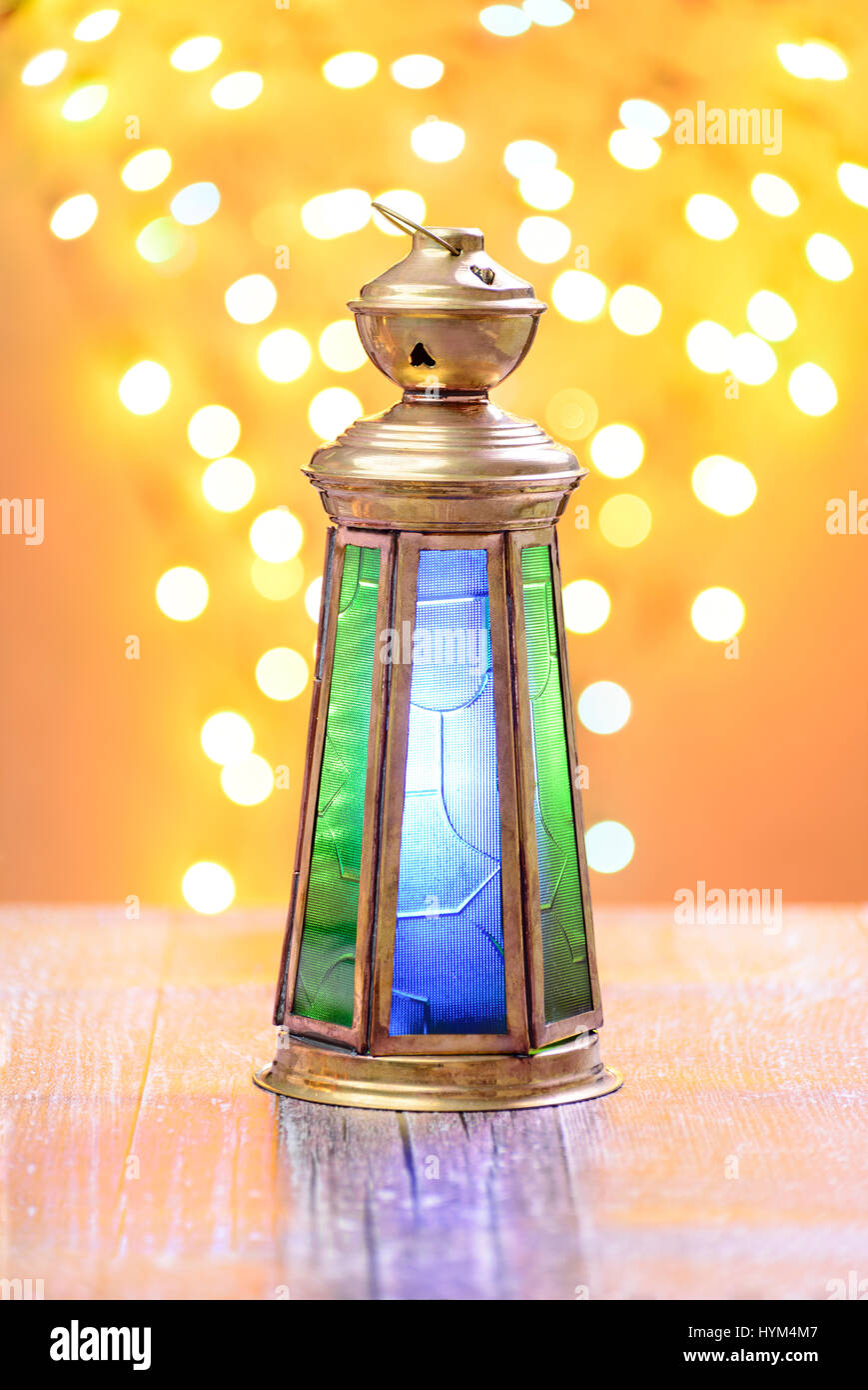 Un flou artistique sur la lanterne traditionnelle Ramadan Lights Banque D'Images