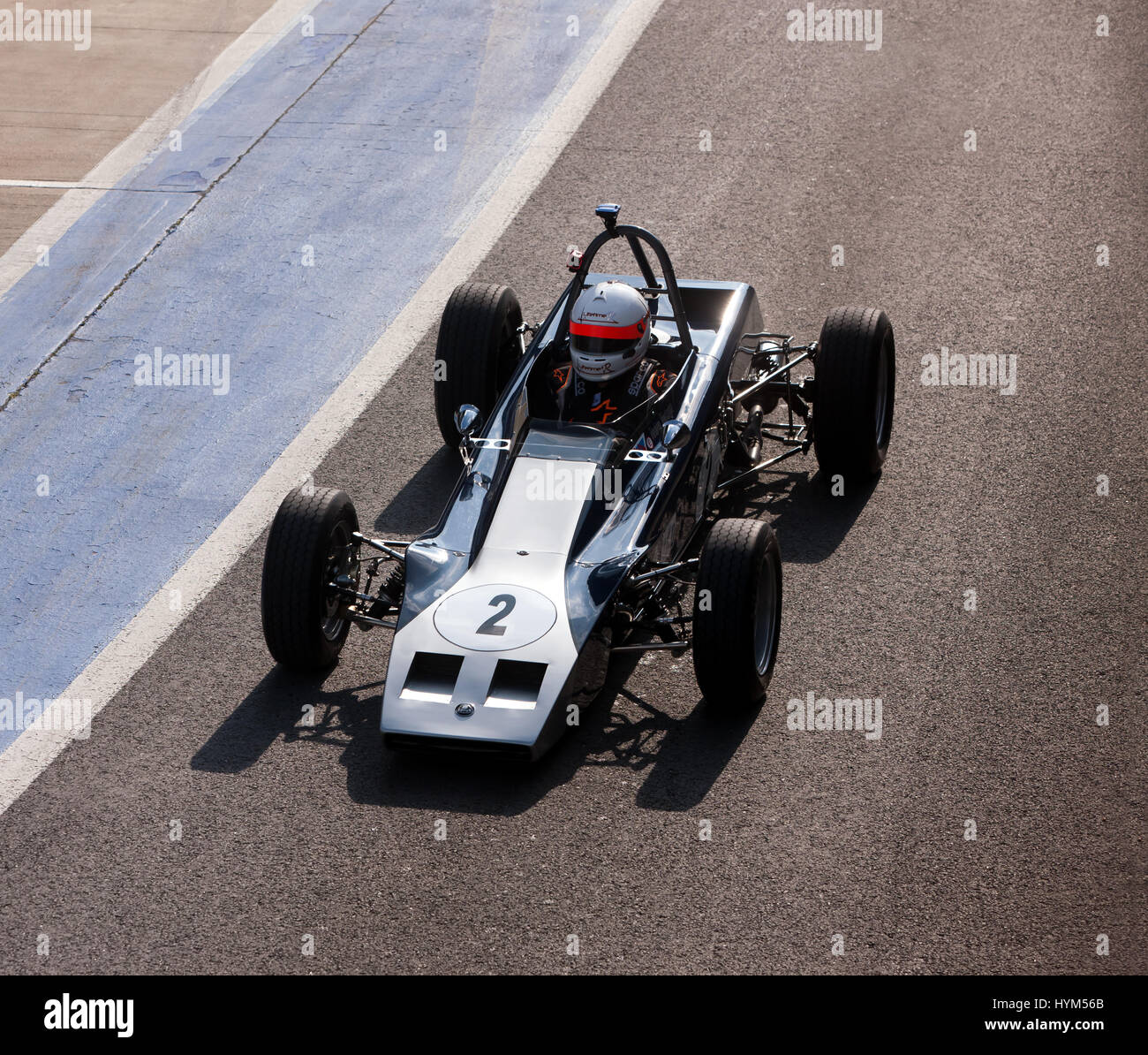 Une Formule Ford Lotus 61 FF, à quitter le puits International pendant une session de test, lors de la Journée des médias classique Silverstone 2017 Banque D'Images