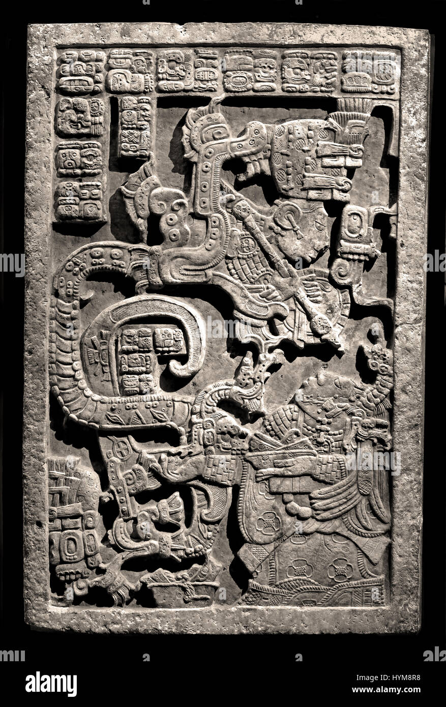 Les linteaux Yaxchilan Maya classique AD 775 - 25 Linteau : Lady K'ab'al Xook. Dame Xook est dans l'étape de l'hallucinatoire saignée rituel. Elle évoque devant elle une vision d'un serpent de Teotihuacan. ( Les Mayas - la civilisation Maya est une civilisation méso-américaine dans le Yucatán au Mexique et au Belize en Amérique centrale ( 2600 BC - 1500 ) Américain Précolombien ) Banque D'Images