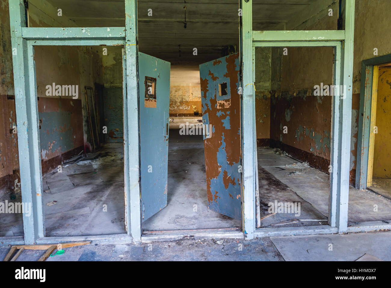 Intérieur du bâtiment caserne de Skrunda-1 Ghost Town, ancien site de la station de radar soviétique Dniepr près de la ville de Skrunda en Lettonie Banque D'Images