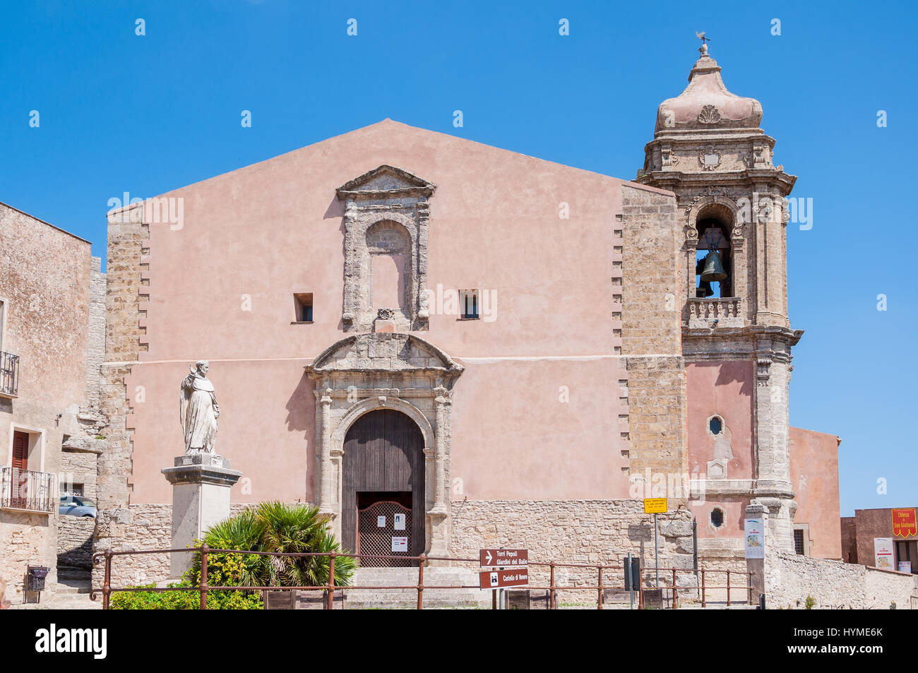L'église de San Giuliano, est un des plus anciens lieux de culte catholiques d'Erice, province de Trapani en Sicile, Italie Banque D'Images