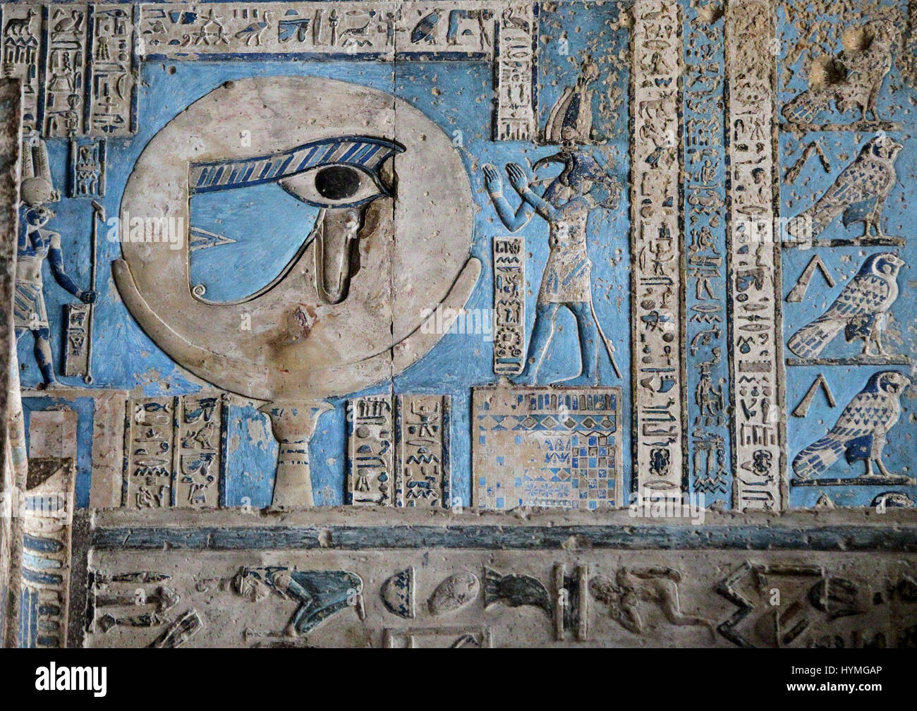 Secours peinte sur le plafond du Temple d'Hathor à Dendérah en Egypte Banque D'Images