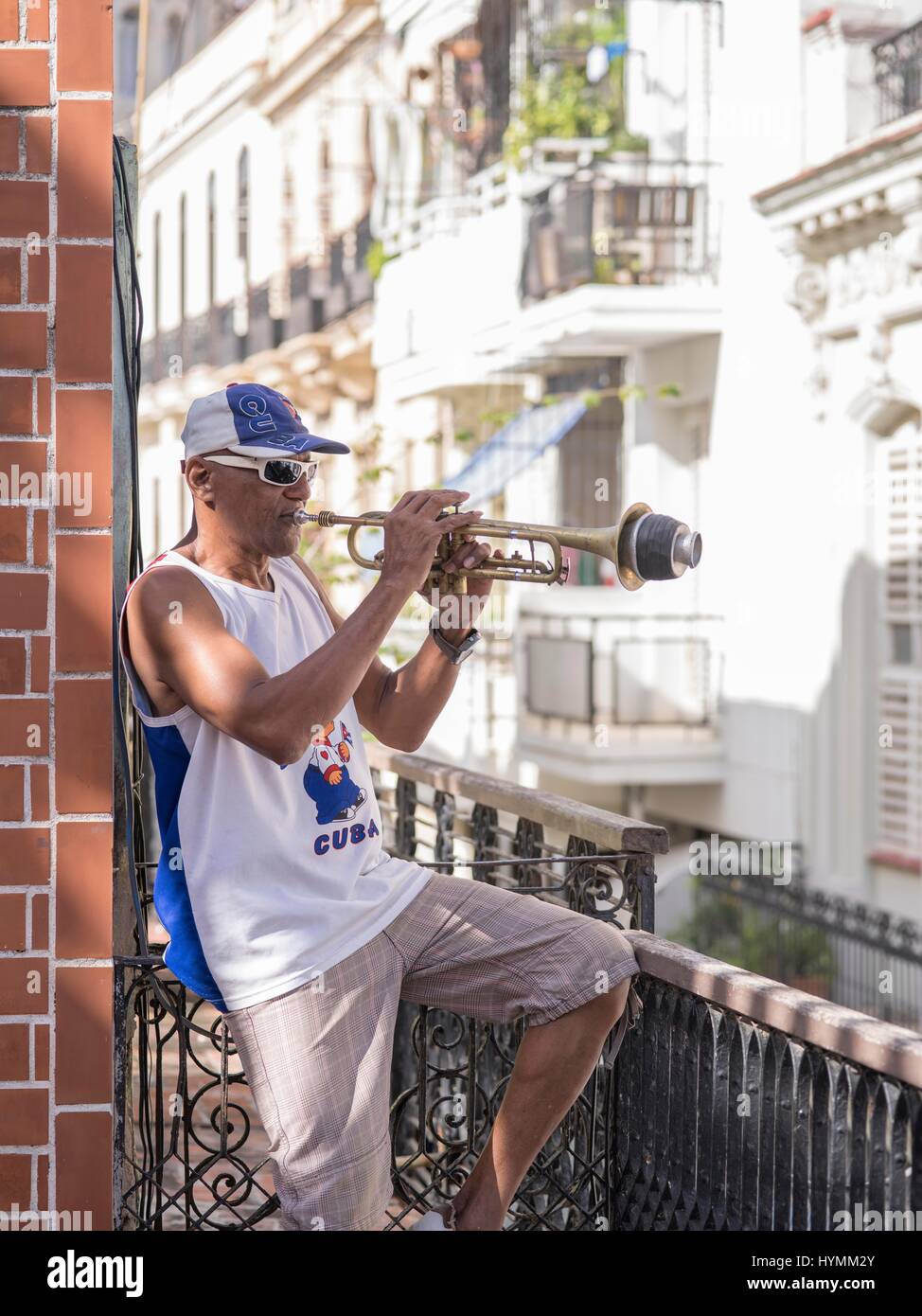Musicien cubain à jouer du saxophone à La Havane, Cuba, Antilles, Amérique Centrale Banque D'Images