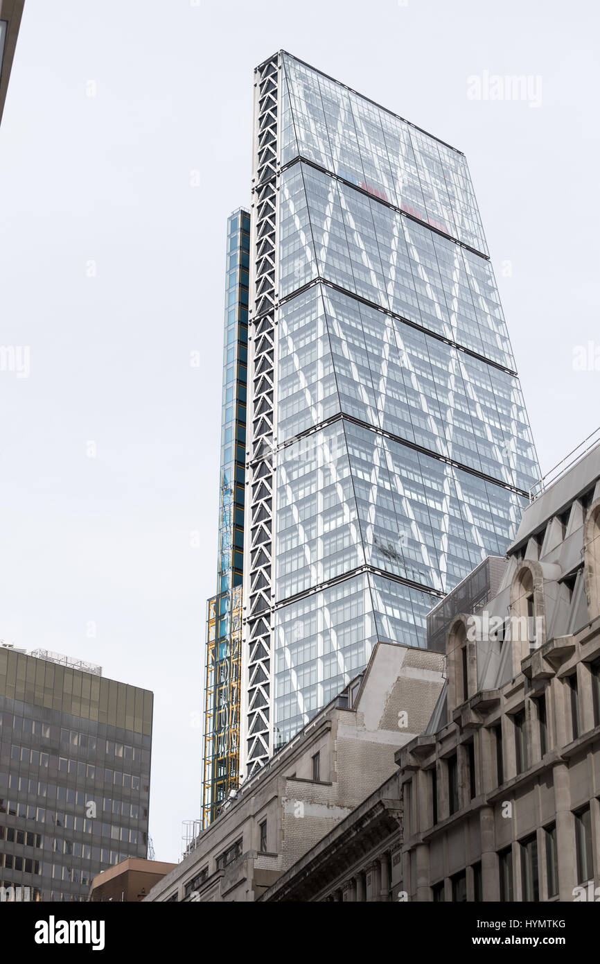 Au 122, Leadenhall Street, le Leadenhall Building (surnommé le cheesegrater) gratte-ciel, ville de Londres, en Angleterre. Banque D'Images