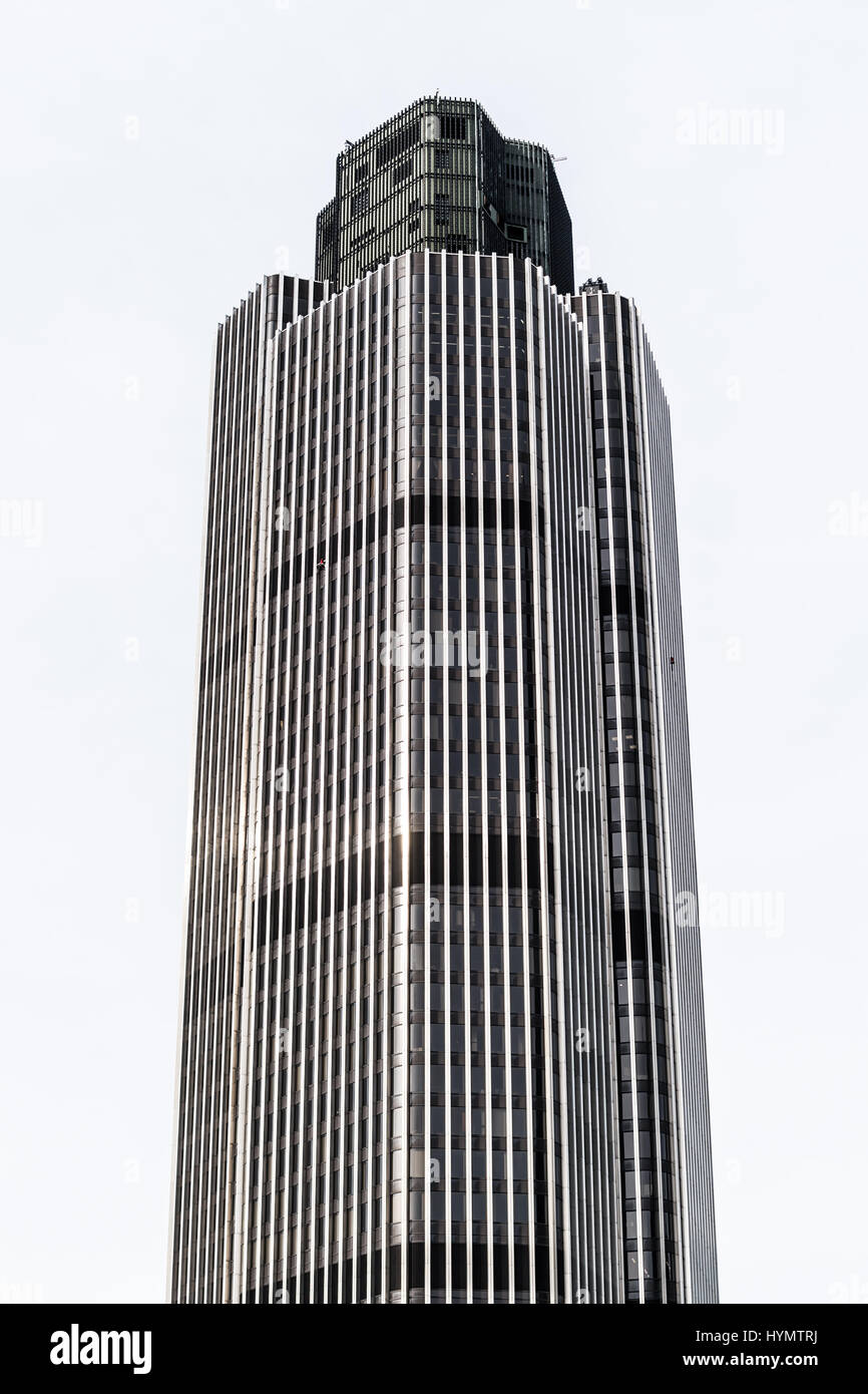 Tower 42 (auparavant la NatWest Tower) à Old Broad Street, City of London, l'un des deux quartiers financiers de la capitale anglaise. Banque D'Images