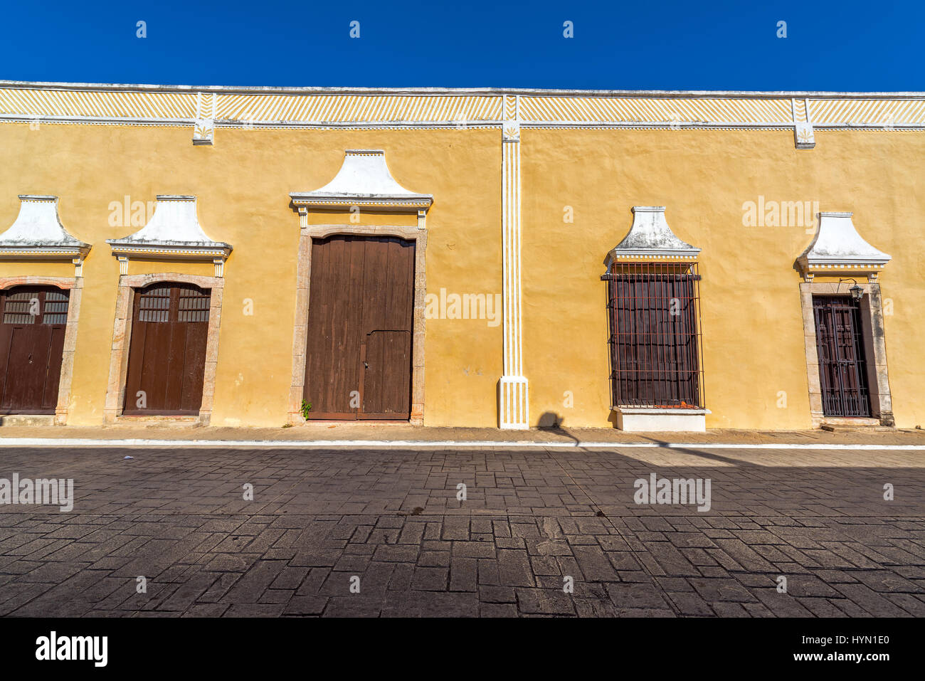 L'architecture coloniale jaune dans le centre de Valladolid, Mexique Banque D'Images