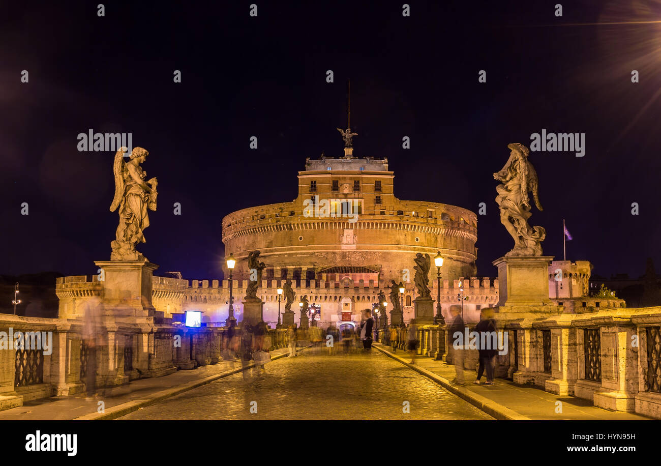 Vue de la nuit de Castel Sant'Angelo à Rome, Italie Banque D'Images