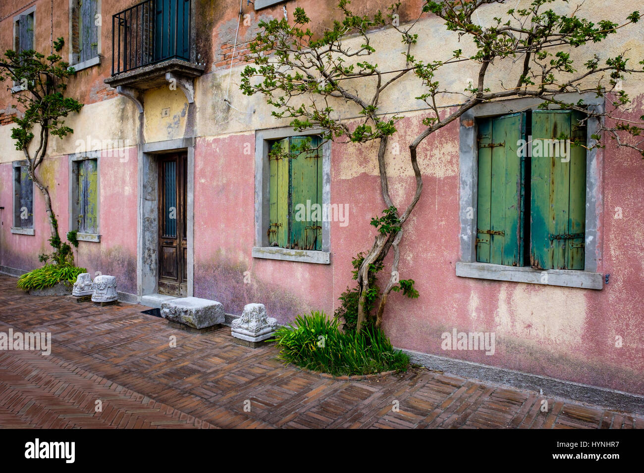 Venise, Italie - CIRCA MAI 2015 : façade typiquement à Torcello, Venise. Banque D'Images