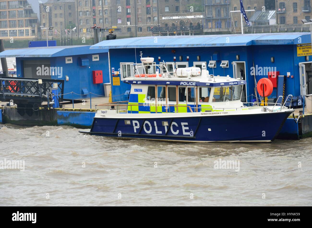 WAPPING LONDRES UK 16 Septembre 2014 : bateau de police Banque D'Images