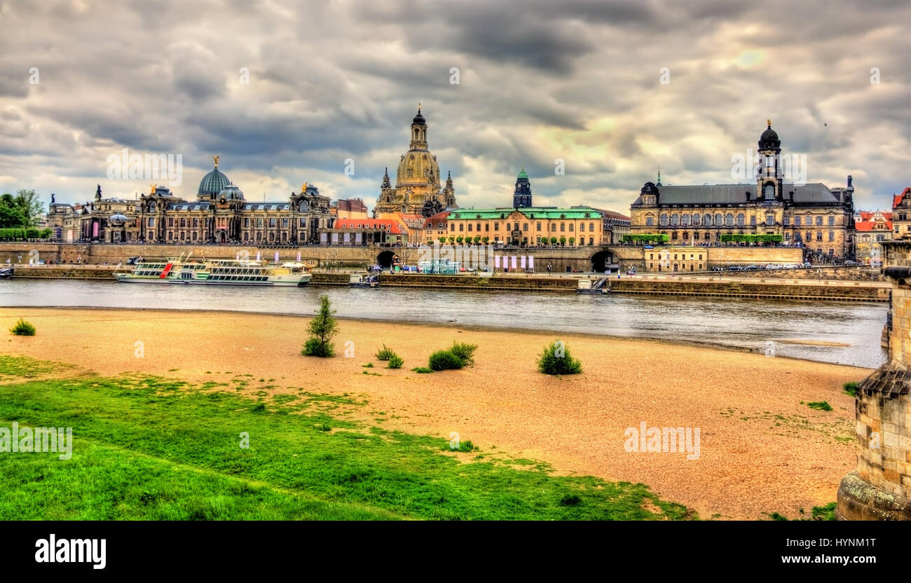 Vue de Dresde à partir de la banque de l'Elbe - Allemagne Banque D'Images
