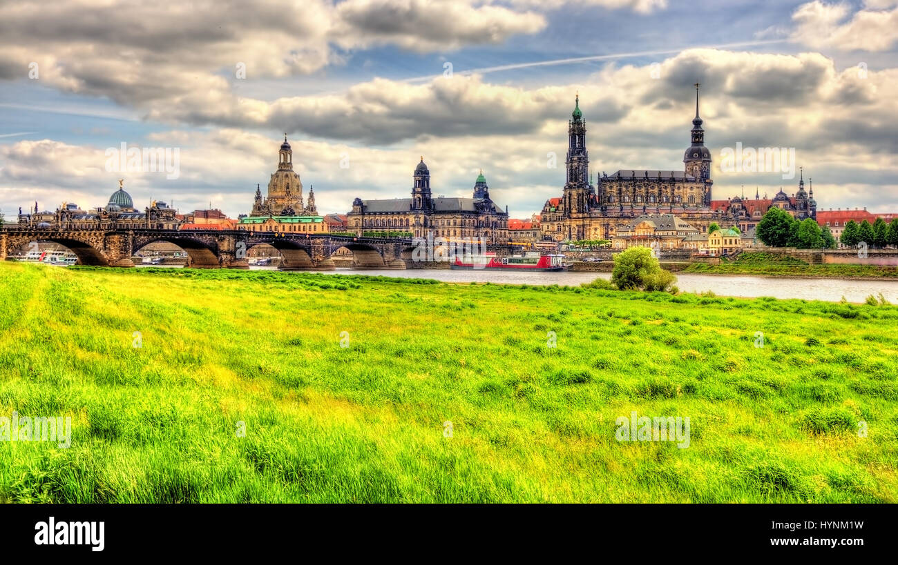 Vue de Dresde à partir de la banque de l'Elbe - Allemagne Banque D'Images