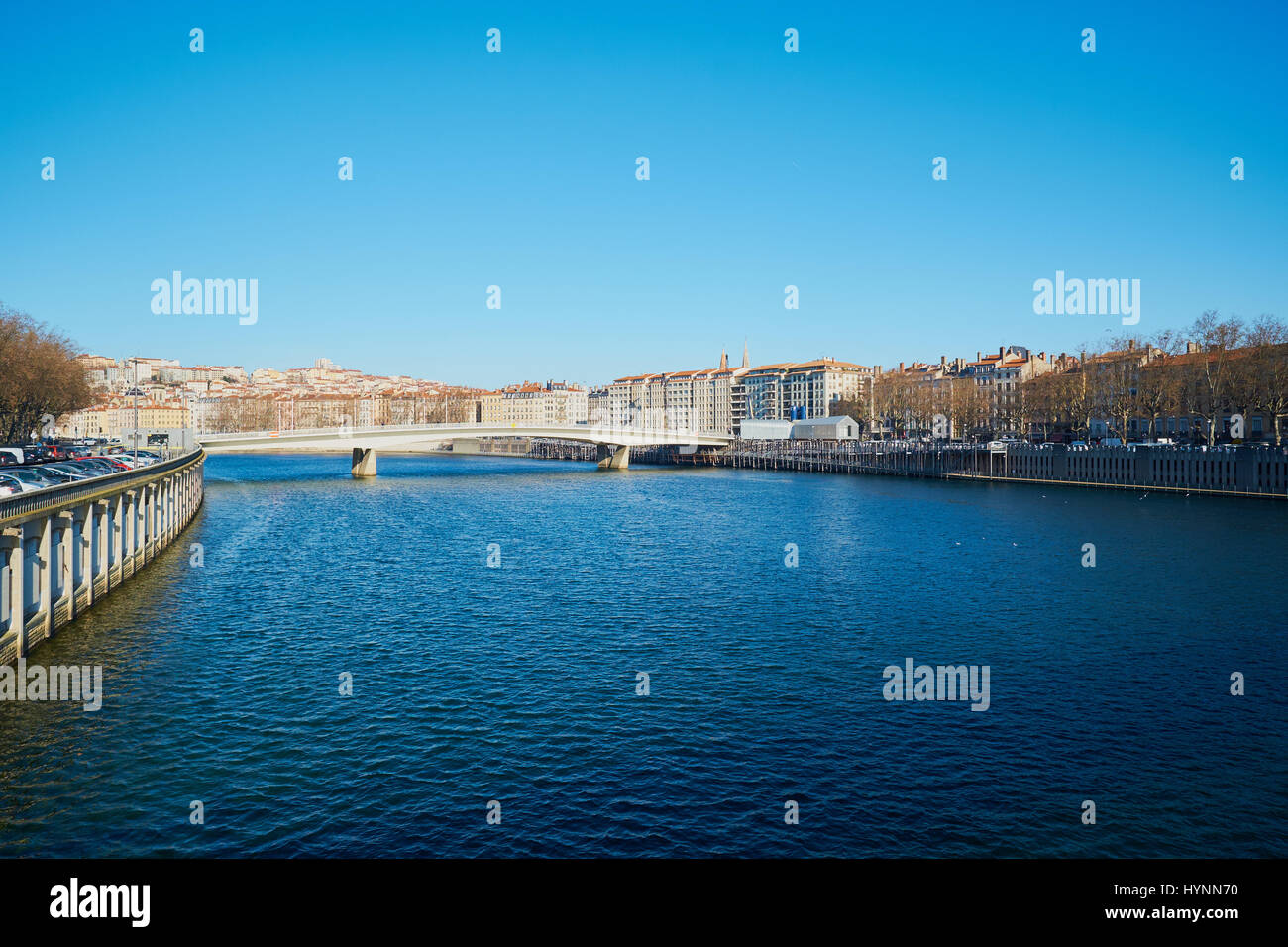 Saône avec Passerelle du Palais de Justice de Lyon, pont, Auvergne-Rhone-Alpes, France, Europe Banque D'Images