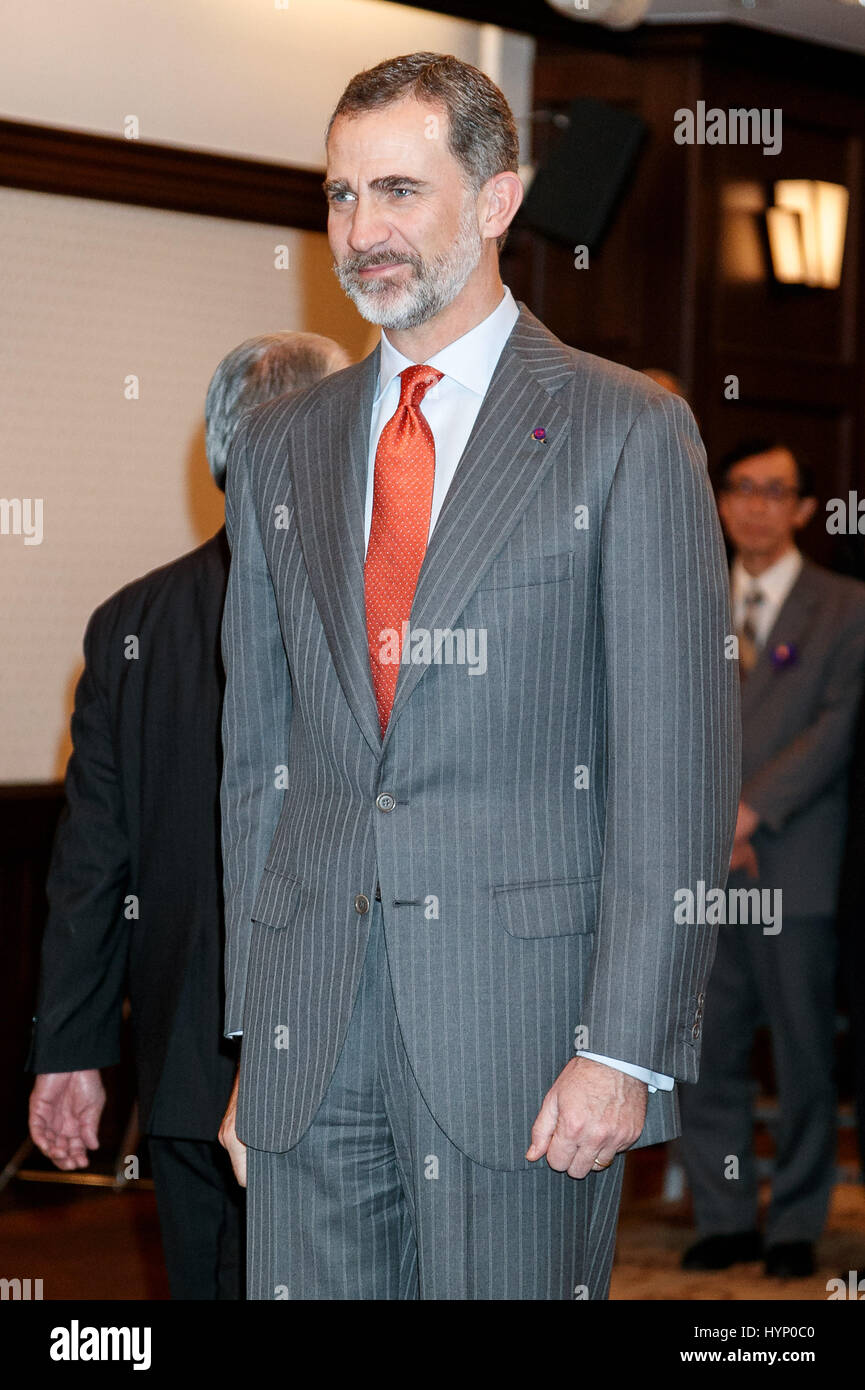 Tokyo, Japon. 06 avril 2017. Roi d'Espagne Felipe VI accueille des représentants japonais qui font la promotion de la langue et la culture espagnoles le 6 avril 2017, Tokyo, Japon. Le roi et son épouse, la Reine Letizia, rencontrera le Premier ministre japonais Shinzo Abe ce soir dans le cadre de leur visite de 4 jours. Credit : Rodrigo Reyes Marin/AFLO/Alamy Live News Banque D'Images