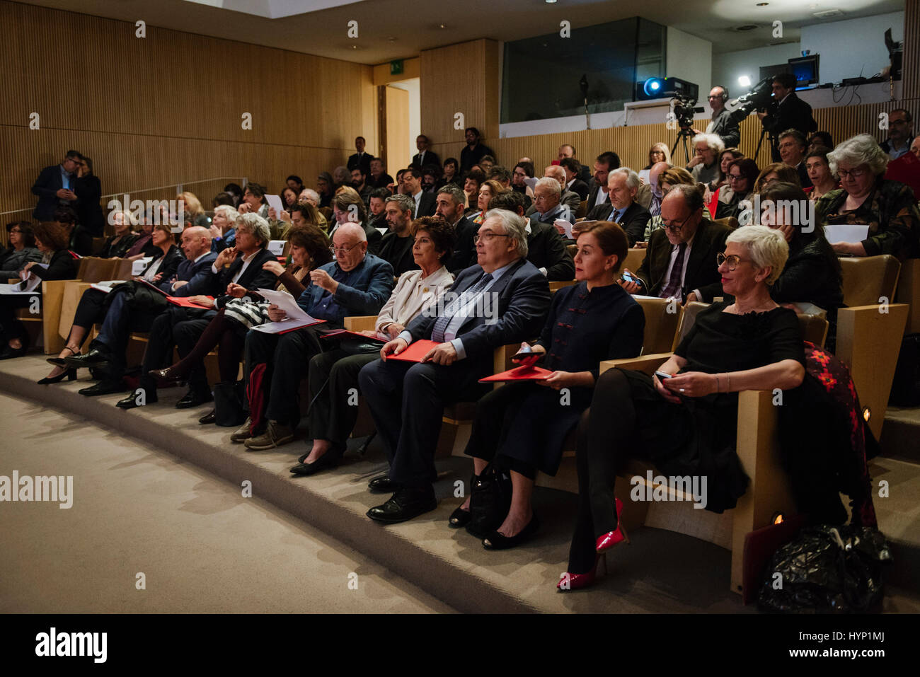 Rome, Italie. 06 avr, 2017. Paolo Baratta, directeur de la Biennale de Venise, les pourparlers durant la conférence de présentation de la danse, théâtre et musique de la Biennale de Venise 2017 à l'Auditorium de l'Ara Pacis à Rome, Italie. Credit : Jacopo Landi/éveil/Alamy Live News Banque D'Images