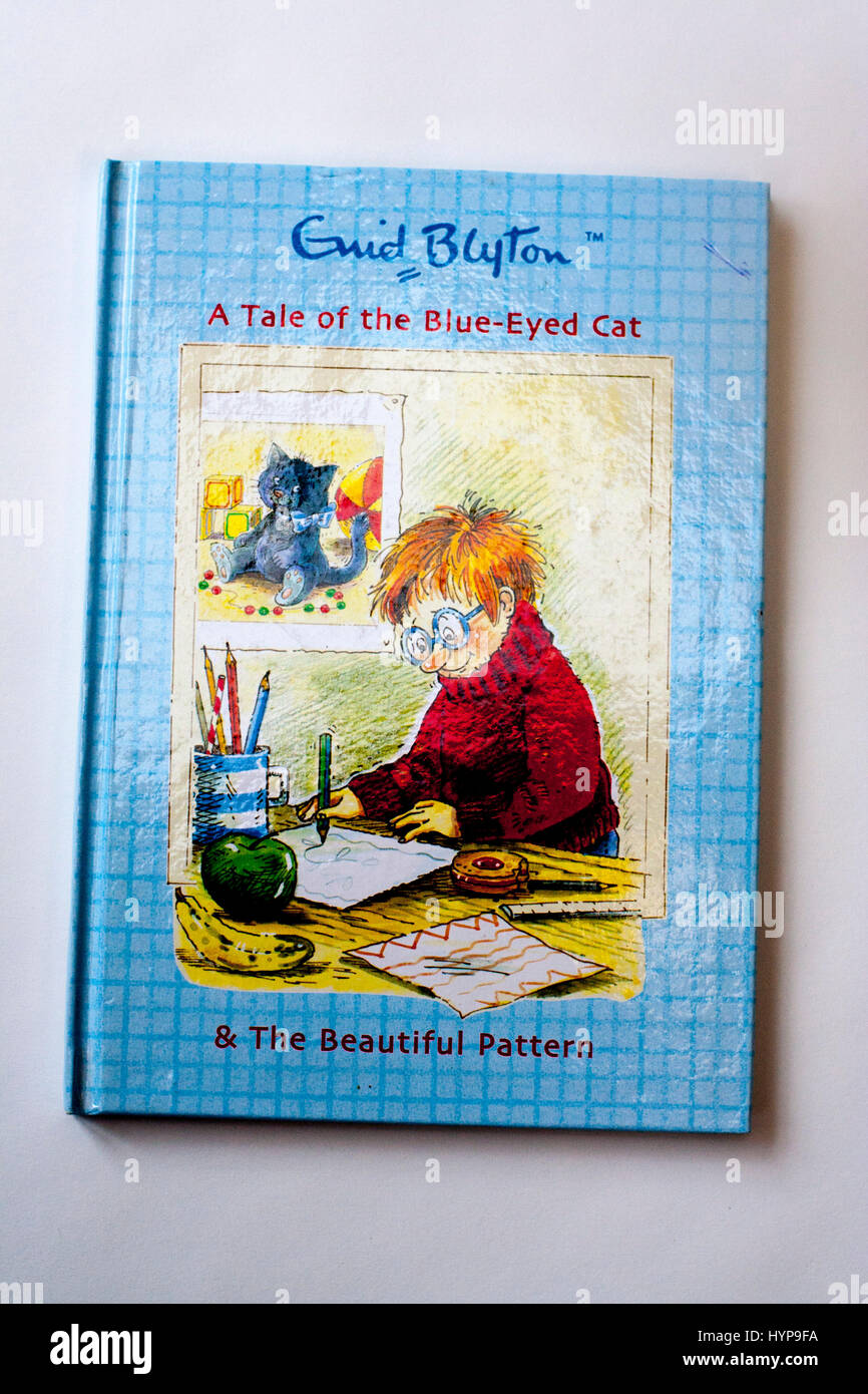 Enid Blyton Livre - l'histoire de la livre pour enfants aux yeux bleus, pour les enfants, la lecture de livres, l'enfance concept romans classiques favoris Banque D'Images