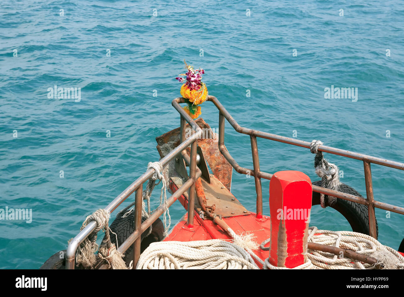 Paysage de mer en été avec le détail par rapport à l'eau bleue Banque D'Images