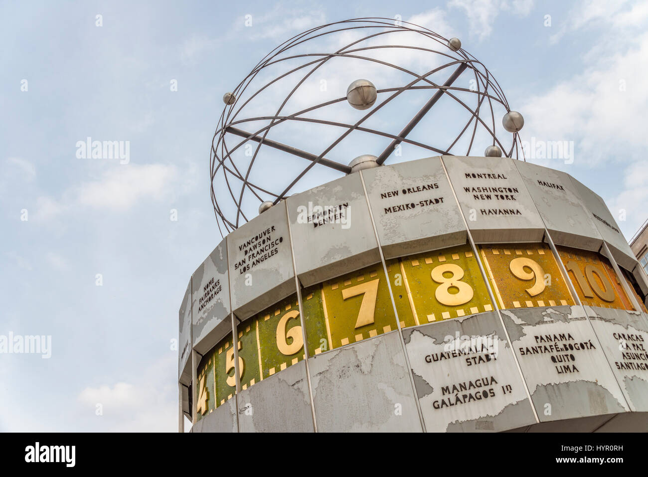 Horloge Urania-Weltzeituhr à Alexander place, Berlin, Allemagne Banque D'Images