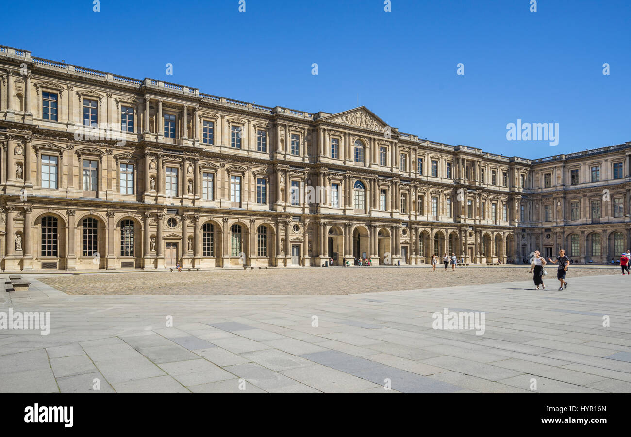 France, Paris, Palais du Louvre, vue de façade du Pavillon de Marengo, vu de la Cour Carrée, la Cour Square Banque D'Images