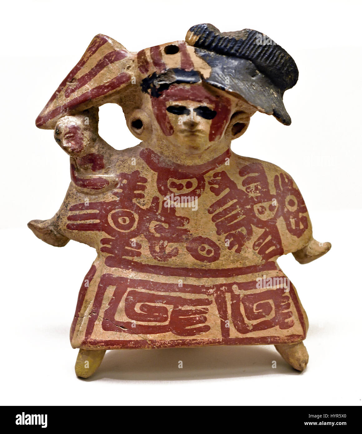 Sifflet de poterie d'une femme portant un enfant, Veracruz classique 300 - 1200 AD, ( les Mayas - la civilisation Maya est une civilisation méso-américaine dans le Yucatán au Mexique et au Belize en Amérique centrale ( 2600 BC - 1500 ) Américain Précolombien ) Banque D'Images
