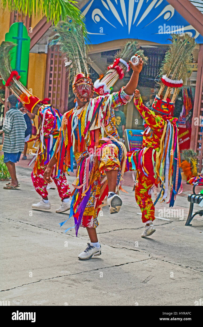 Basseterre, St Kitts, Caraïbes, Antilles, les Indiens Danser en costume national, Banque D'Images