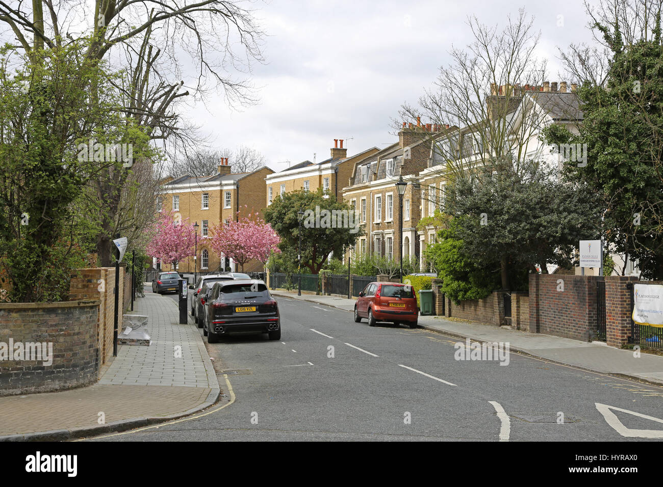 Maisons sur Stockwell Park Road, une rue élégante célèbre dans le centre-ville de plus en plus populaire de Stockwell, dans le sud de Londres, UK Banque D'Images