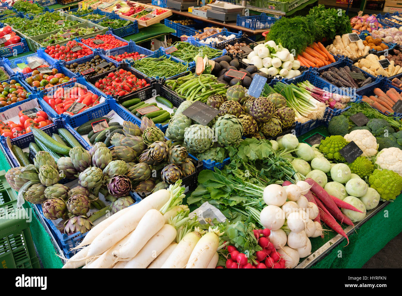 Divers légumes, l'affichage, le Viktualienmarkt, Munich, Haute-Bavière, Bavière, Allemagne Banque D'Images