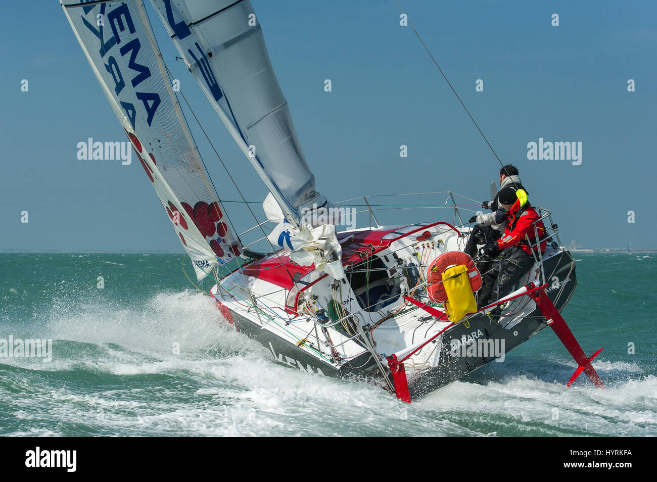 La formation à La Rochelle pour mini 650 "foiler Arkema 3', conçu par Romaric Neyhousser, construit par Lalou Multi et skippé par Quentin Vlamynck. Banque D'Images