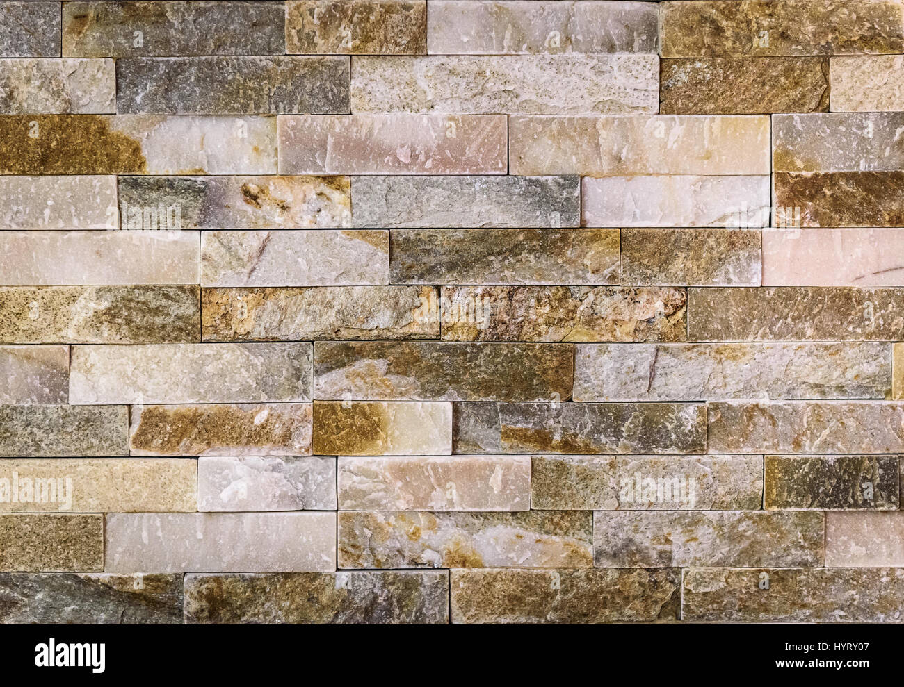 Motif décoratif moderne de mur en pierres naturelles surface texture pattern. Roche pierre carreau de mur de brique ancienne grunge calcaire rustique. Banque D'Images