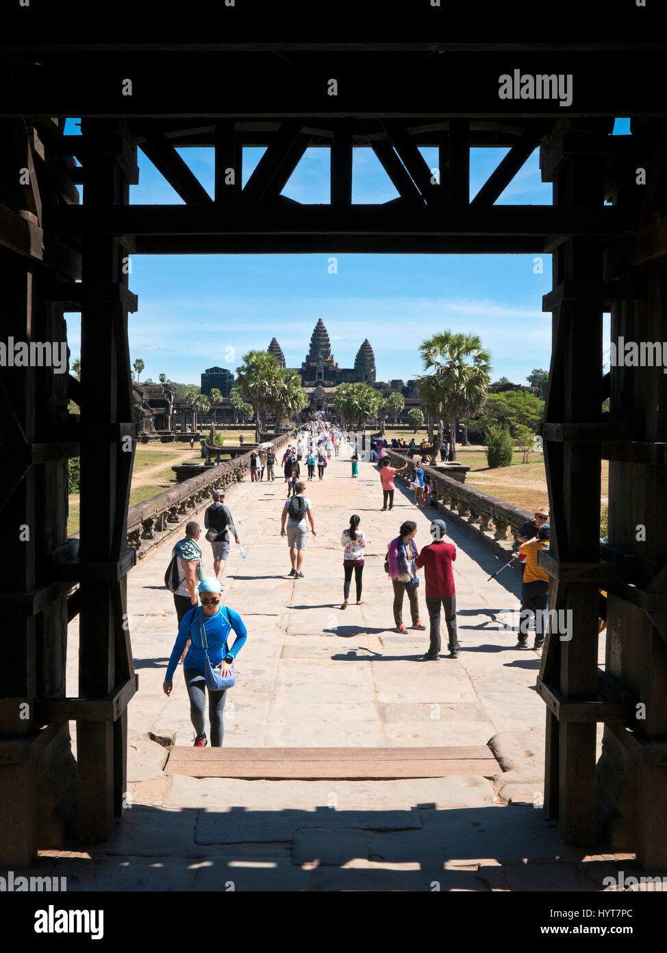 Vue verticale de touristes à Angkor Wat au Cambodge. Banque D'Images