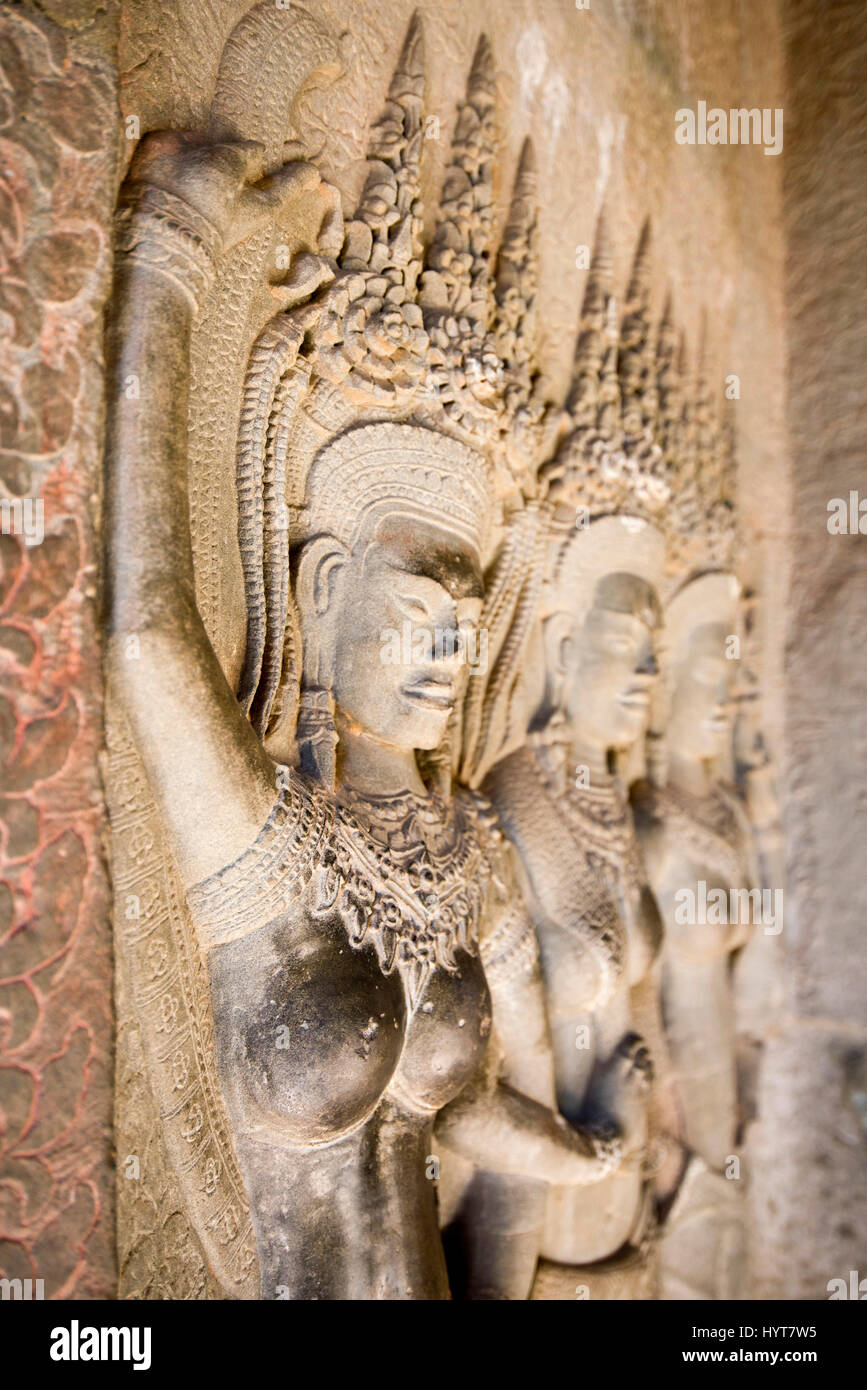 Vue verticale d'Apsrara complexes de danseurs sur les murs d'Angkor Wat dans Cambodi Banque D'Images